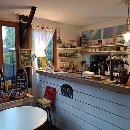 Ille Flottante, Maison Eclusiere Et Hebergements Insolites Sur Le Canal Hédé 외부 사진