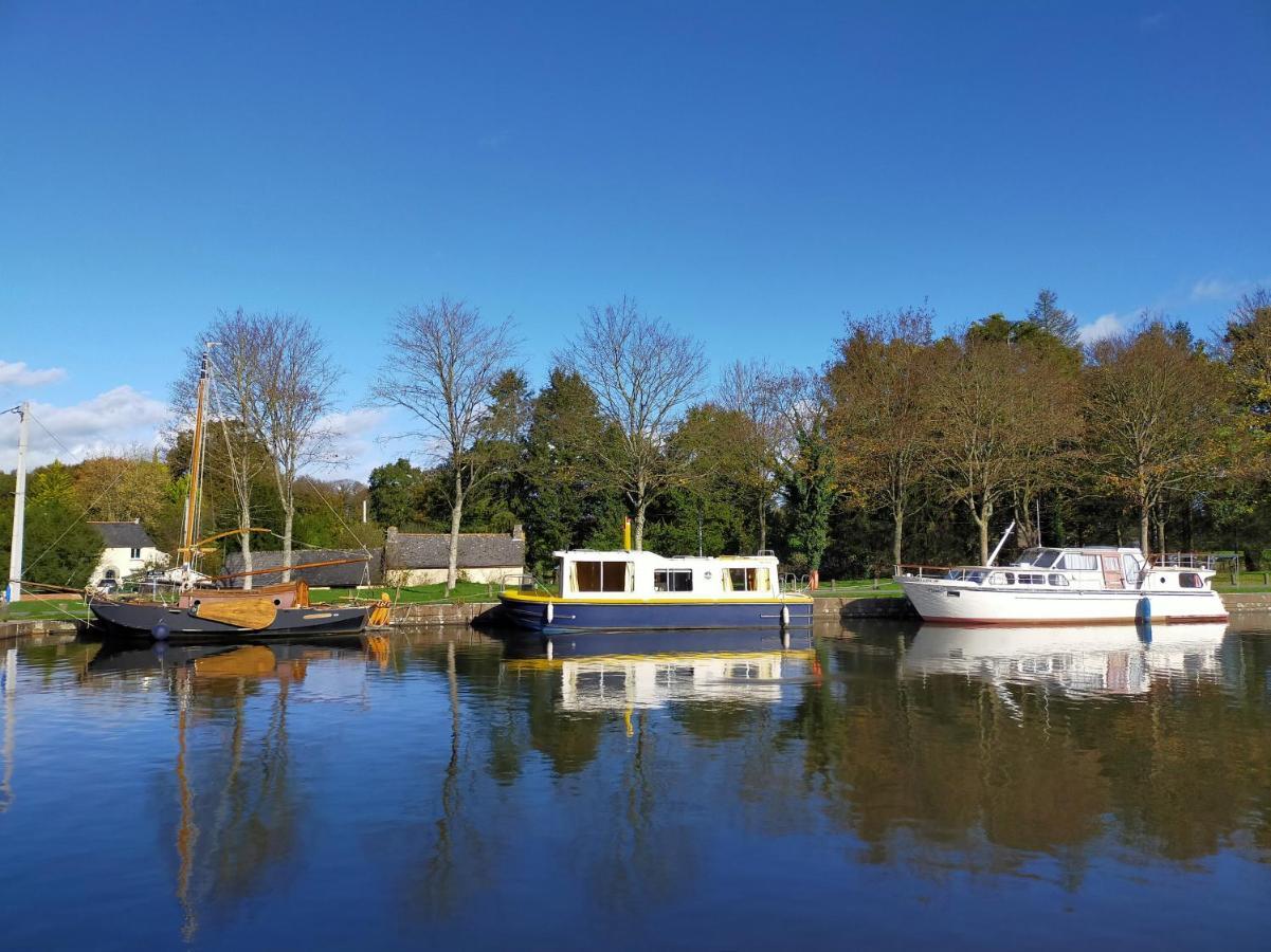Ille Flottante, Maison Eclusiere Et Hebergements Insolites Sur Le Canal Hédé 외부 사진