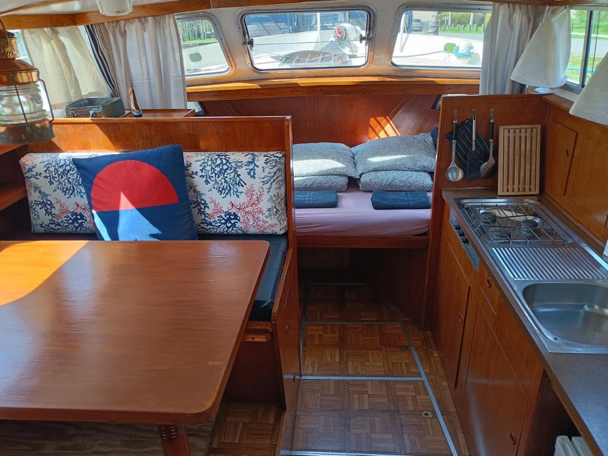 Ille Flottante, Maison Eclusiere Et Hebergements Insolites Sur Le Canal Hédé 외부 사진