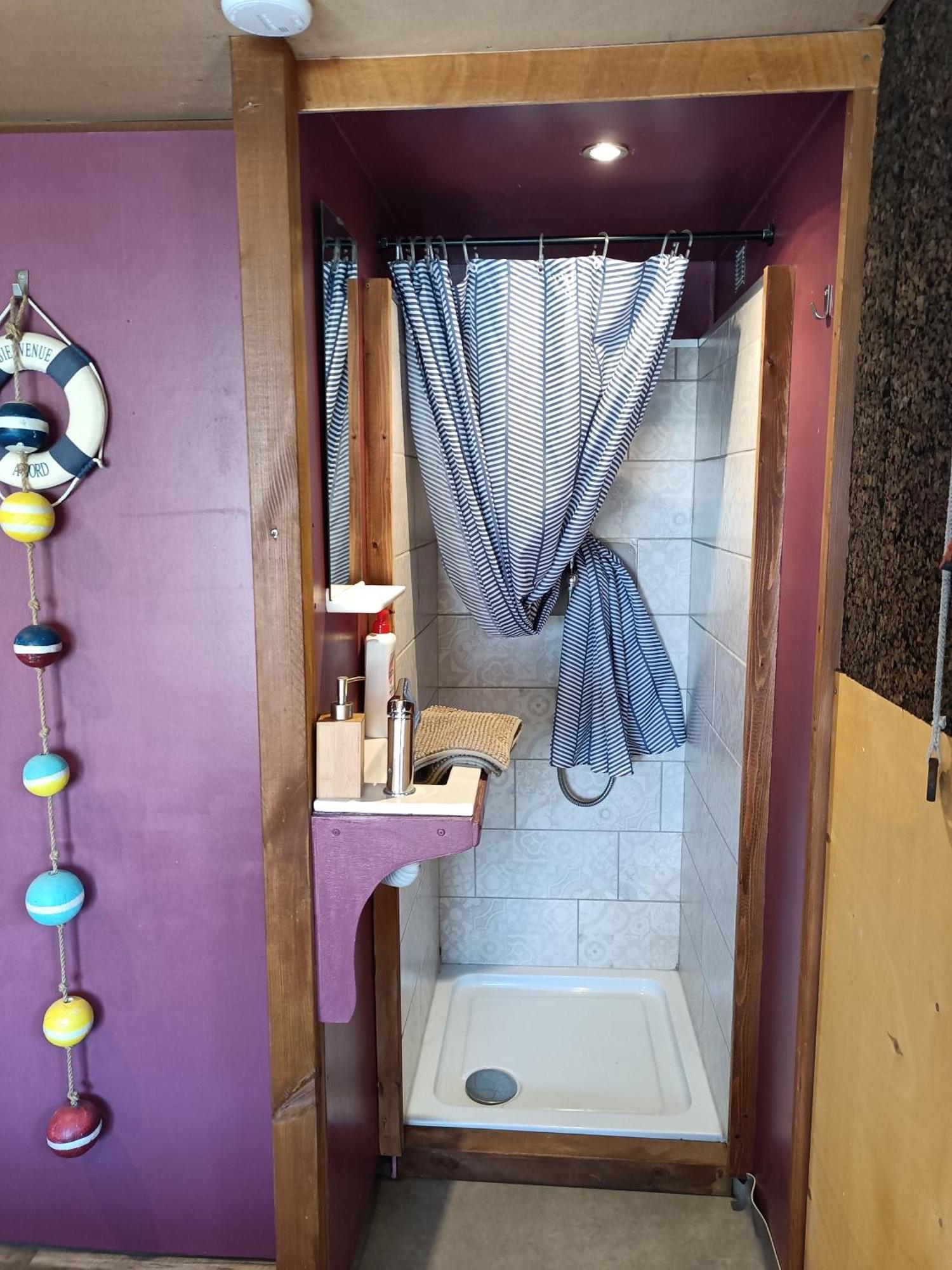 Ille Flottante, Maison Eclusiere Et Hebergements Insolites Sur Le Canal Hédé 외부 사진