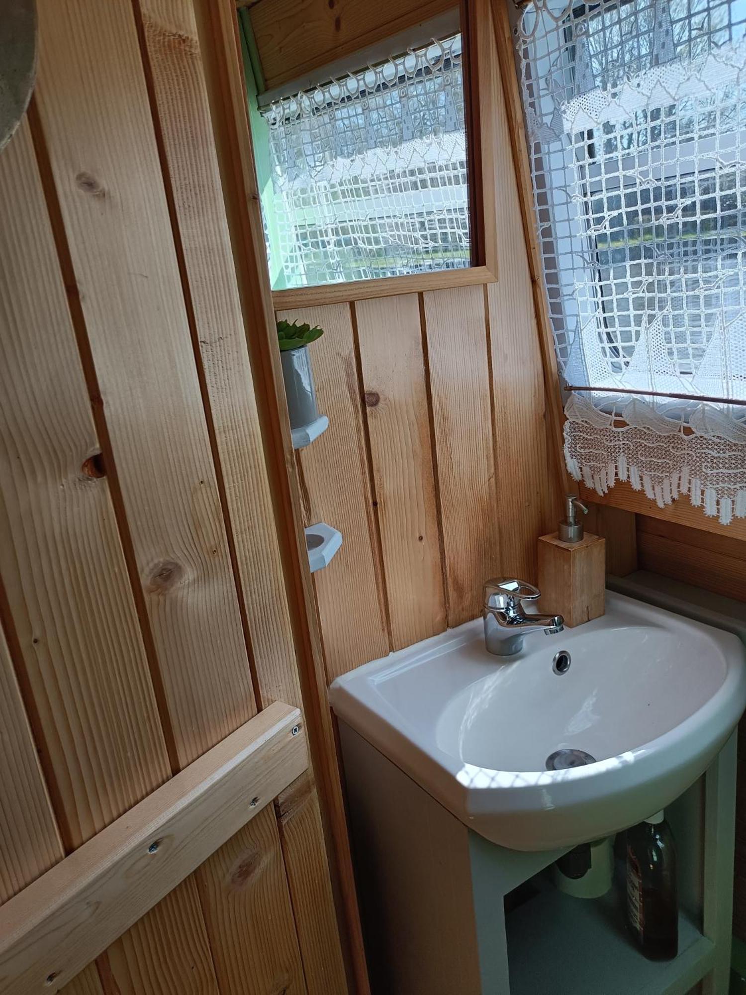 Ille Flottante, Maison Eclusiere Et Hebergements Insolites Sur Le Canal Hédé 외부 사진