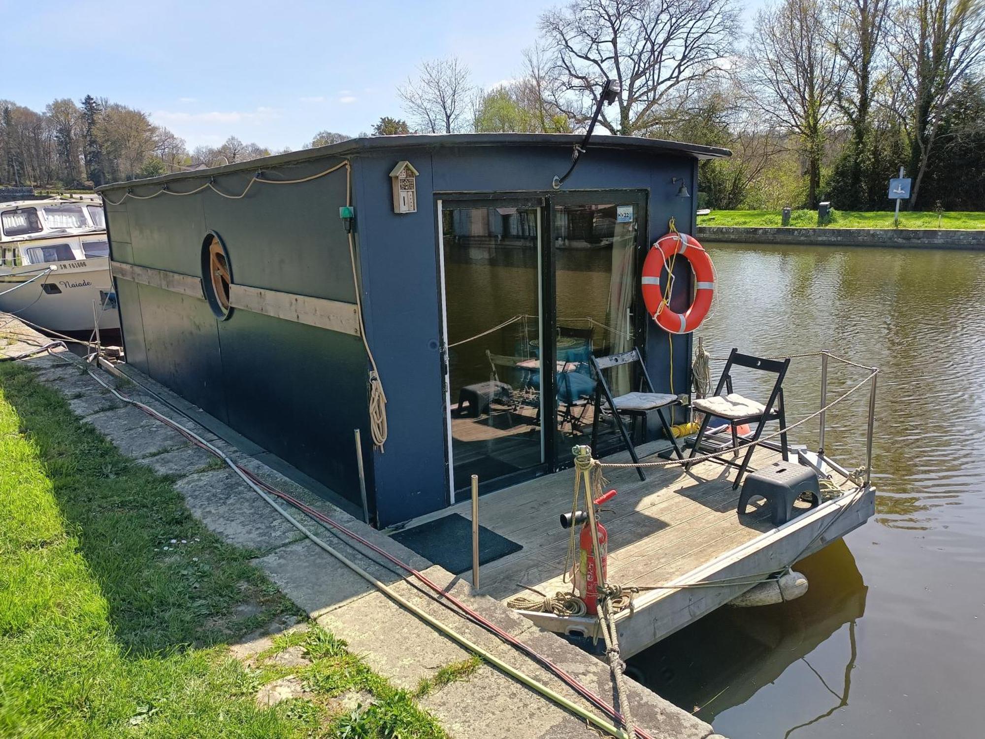 Ille Flottante, Maison Eclusiere Et Hebergements Insolites Sur Le Canal Hédé 외부 사진