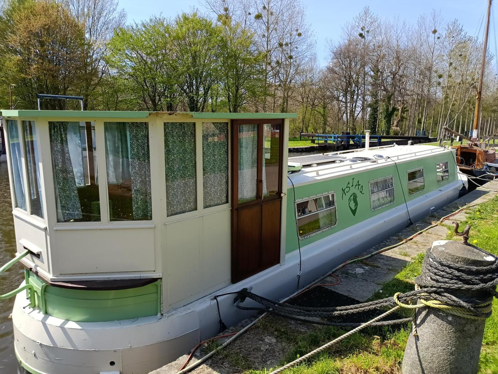 Ille Flottante, Maison Eclusiere Et Hebergements Insolites Sur Le Canal Hédé 외부 사진